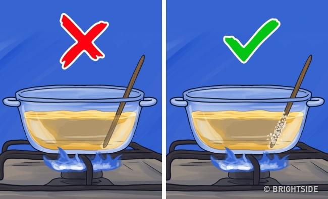 11 mẹo đơn giản mà hay khiến chị em nhanh tay hơn khi vào bếp