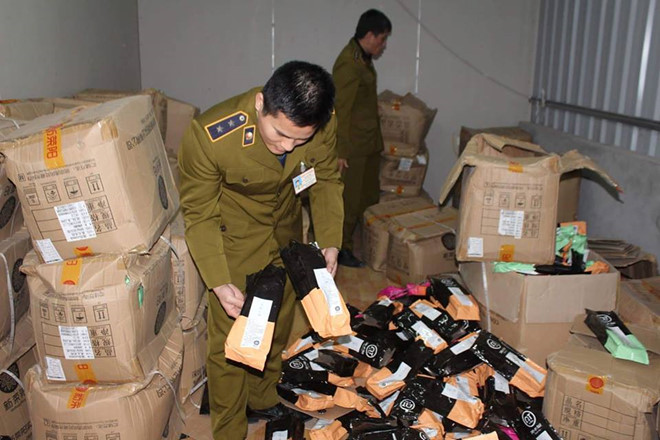 Bắt giữ số lượng lớn nguyên liệu pha trà sữa không rõ nguồn gốc