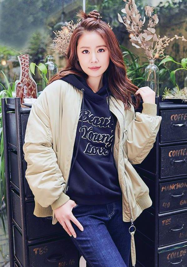 Các nàng gái 1 con còn chờ gì mà không học tập ngay gu thời trang trẻ trung của Lâm Tâm Như Các nàng gái 1 con còn chờ gì mà không học tập ngay gu thời trang trẻ trung của Lâm Tâm Như