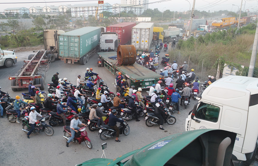 Ám ảnh đoạn đường 8 km đi mất 6 tiếng ở Sài Gòn Ám ảnh đoạn đường 8 km đi mất 6 tiếng ở Sài Gòn