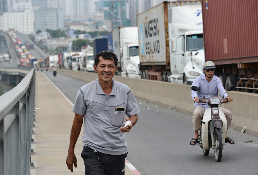 Ám ảnh đoạn đường 8 km đi mất 6 tiếng ở Sài Gòn Ám ảnh đoạn đường 8 km đi mất 6 tiếng ở Sài Gòn