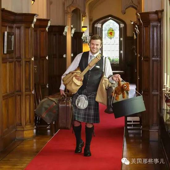 Thú vui kỳ quặc của giới siêu giàu: Chi gần 100 triệu đồng/ngày để thử làm...người hầu