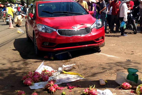 Ôtô 5 chỗ tông liên hoàn, ba người bị nạn