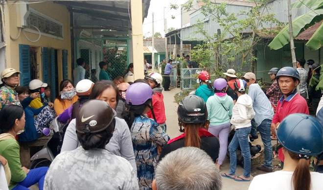 Vợ chết, chồng nguy kịch với nhiều vết dao