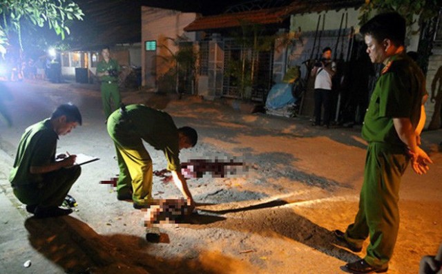 TP.HCM: Người đàn ông chém chết vợ hờ rồi lao vào xe tải tự tử nhưng bất thành