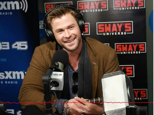 Chris Hemsworth hào hứng kể về cô em dâu tương lai Miley Cyrus