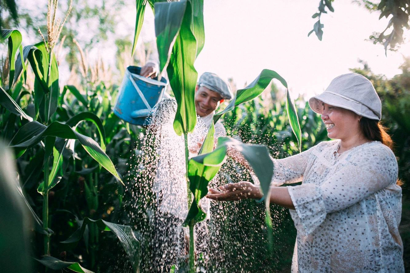 Chúng ta sống ảo mỗi ngày nhưng mấy ai biết chụp ảnh cho cha mẹ! Chúng ta sống ảo mỗi ngày nhưng mấy ai biết chụp ảnh cho cha mẹ!