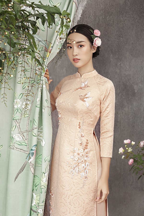 Đỗ Mỹ Linh gợi ý chọn áo dài cách tân mặc tết Đỗ Mỹ Linh gợi ý chọn áo dài cách tân mặc tết