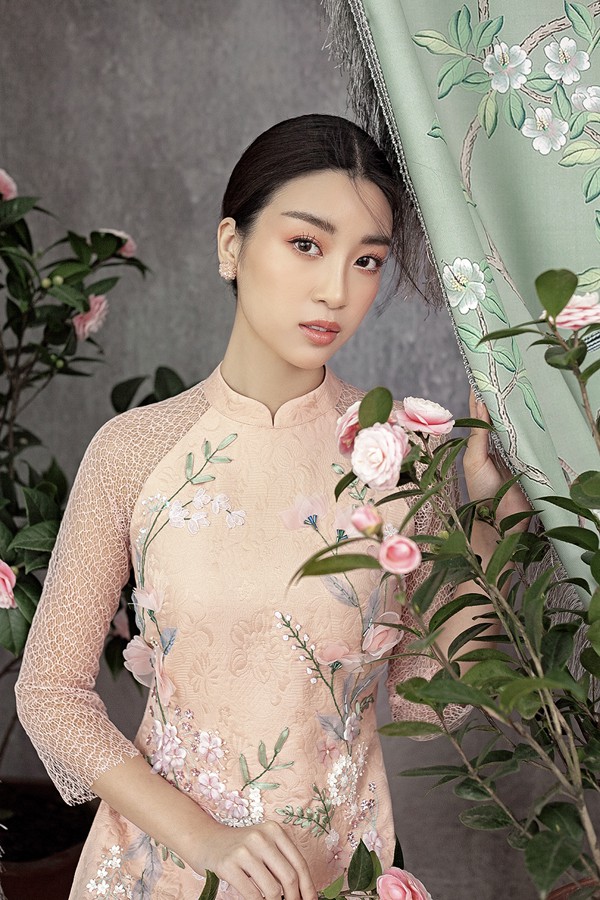 Đỗ Mỹ Linh gợi ý chọn áo dài cách tân mặc tết Đỗ Mỹ Linh gợi ý chọn áo dài cách tân mặc tết