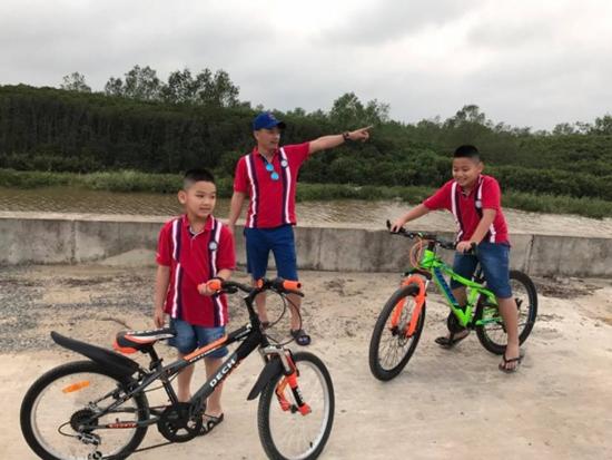 Cuộc sống đáng mơ ước với vợ đẹp, con ngoan của chàng diễn viên thấp bé Bình Trọng Cuộc sống đáng mơ ước với vợ đẹp, con ngoan của chàng diễn viên thấp bé Bình Trọng