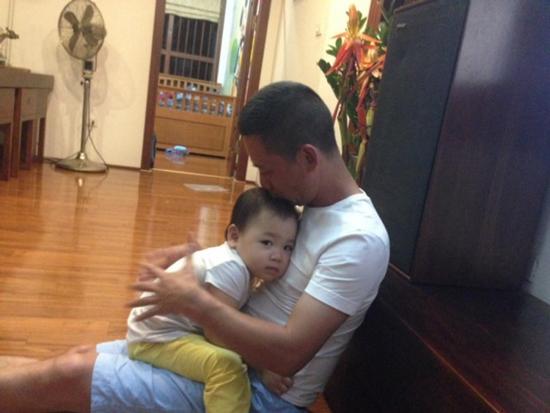 Cuộc sống đáng mơ ước với vợ đẹp, con ngoan của chàng diễn viên thấp bé Bình Trọng Cuộc sống đáng mơ ước với vợ đẹp, con ngoan của chàng diễn viên thấp bé Bình Trọng