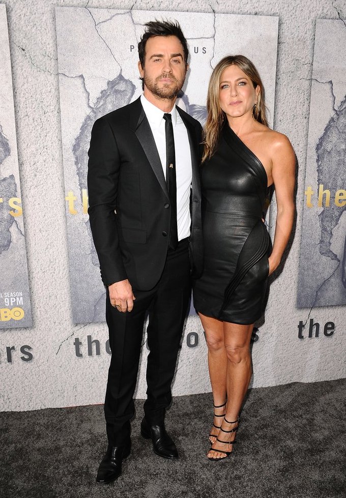 10 bộ đồ ton-sur-ton của vợ chồng Jennifer Aniston