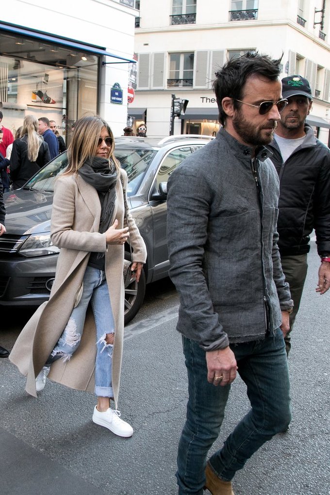 10 bộ đồ ton-sur-ton của vợ chồng Jennifer Aniston