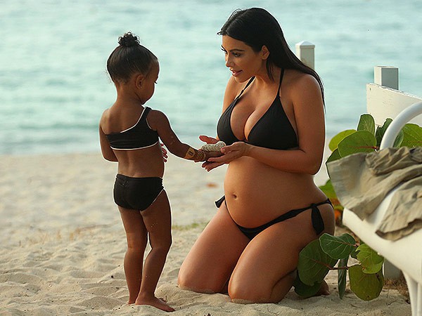 Kim Kardashian xúc động thông báo đã làm mẹ lần 3 nhờ thuê người sinh hộ