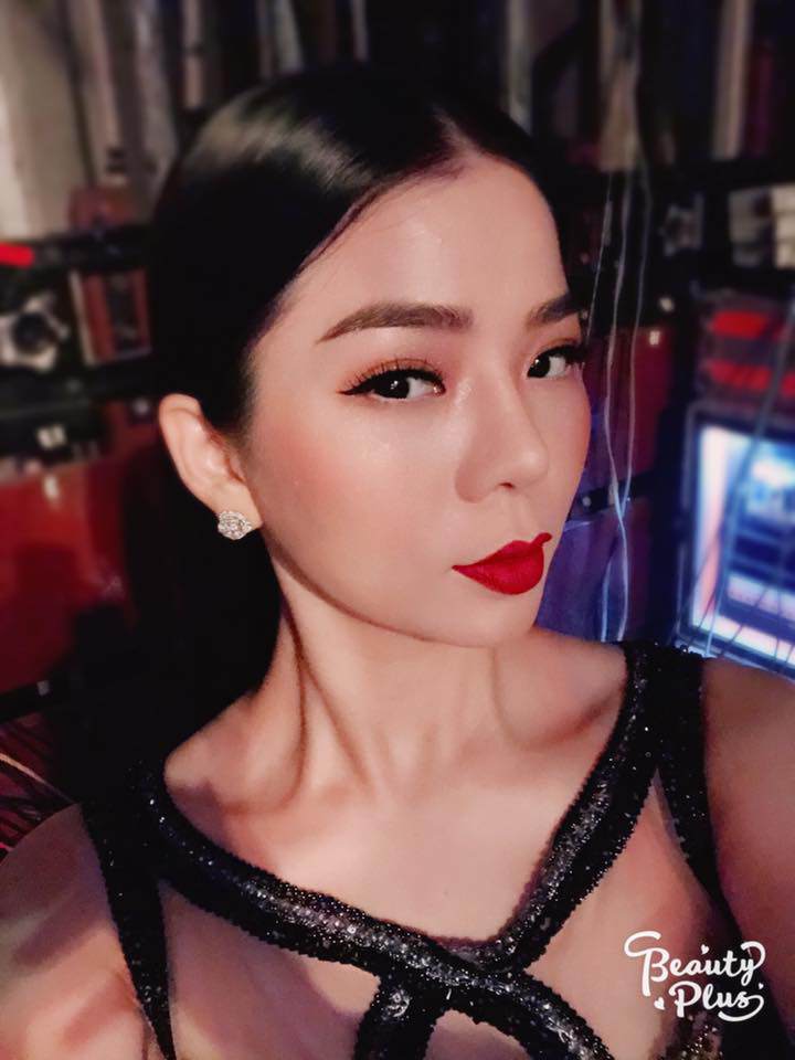 Học tập mẹ bỉm sữa Lệ Quyên cách chọn màu son giúp sáng bừng khuôn mặt!