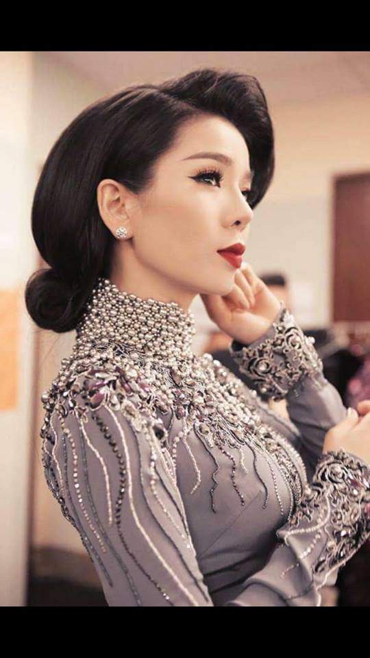 Học tập mẹ bỉm sữa Lệ Quyên cách chọn màu son giúp sáng bừng khuôn mặt!