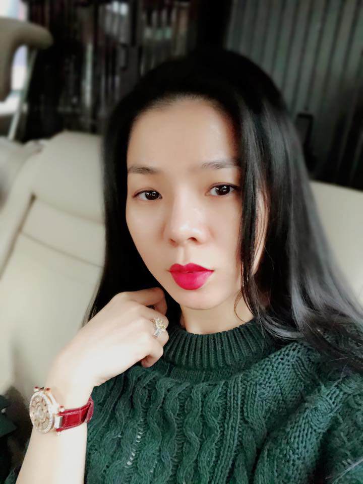 Học tập mẹ bỉm sữa Lệ Quyên cách chọn màu son giúp sáng bừng khuôn mặt!