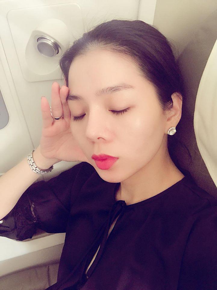 Học tập mẹ bỉm sữa Lệ Quyên cách chọn màu son giúp sáng bừng khuôn mặt!