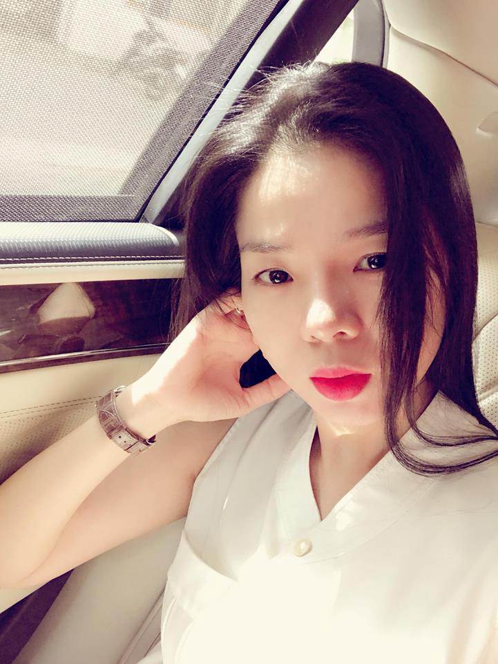 Học tập mẹ bỉm sữa Lệ Quyên cách chọn màu son giúp sáng bừng khuôn mặt!