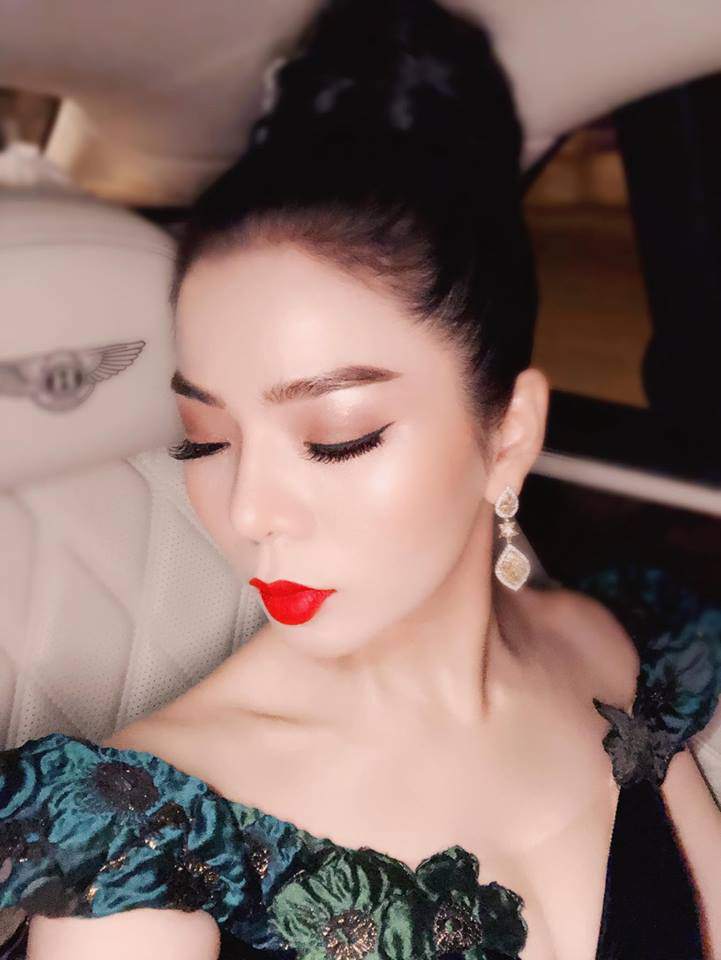 Học tập mẹ bỉm sữa Lệ Quyên cách chọn màu son giúp sáng bừng khuôn mặt!