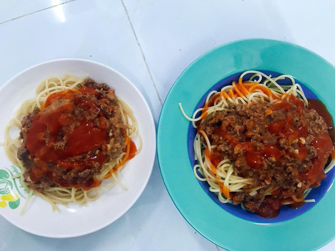 Vợ ăn bữa cơm mà nghẹn lời vì được chồng chiêu đãi món mướp luộc còn già hơn cả tuổi đời của mình