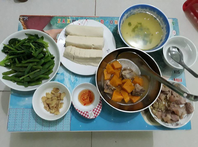 Vợ ăn bữa cơm mà nghẹn lời vì được chồng chiêu đãi món mướp luộc còn già hơn cả tuổi đời của mình