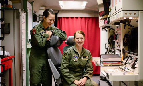 Những bóng hồng phụ trách phóng tên lửa hạt nhân Mỹ