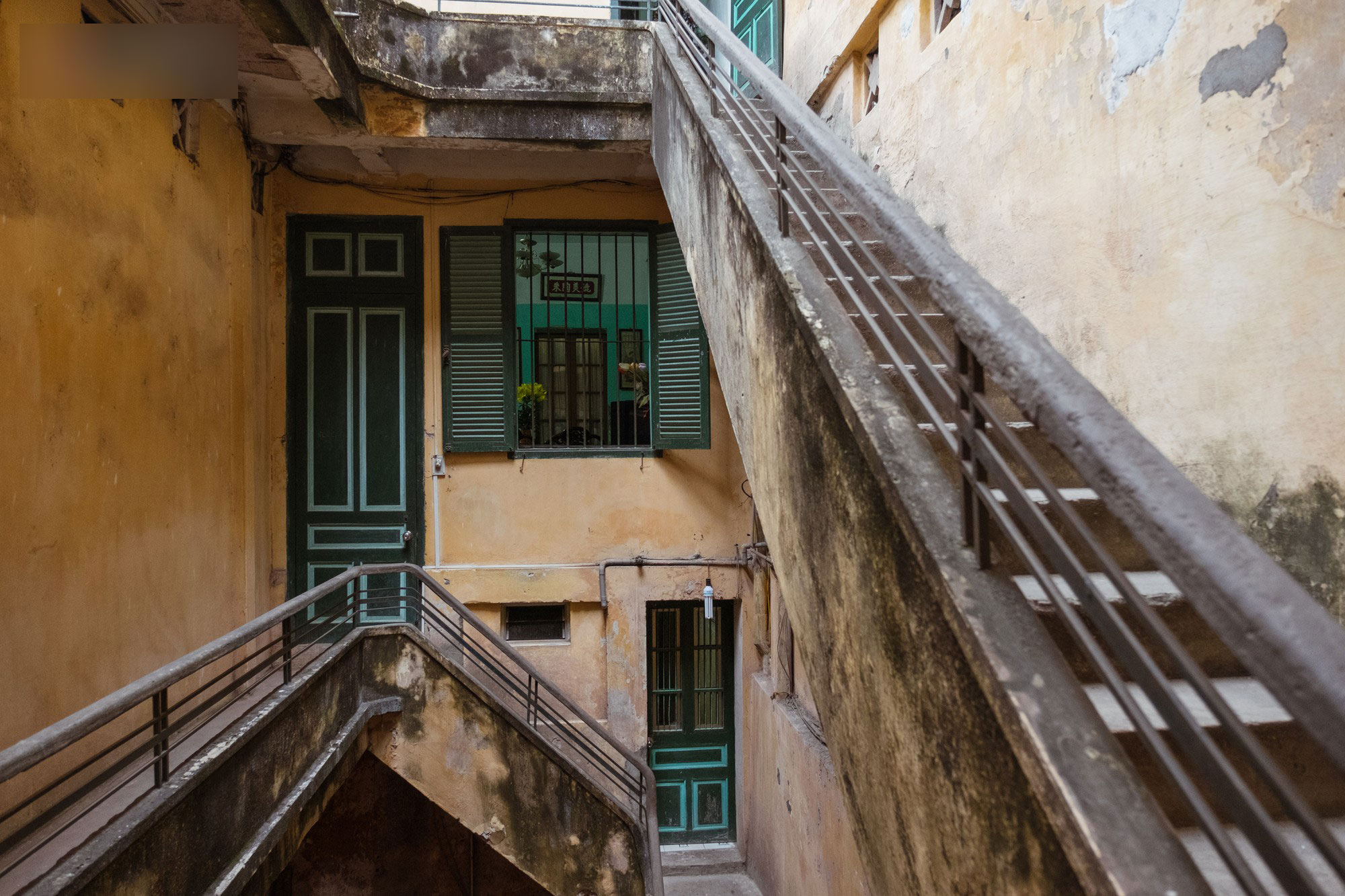 Gia đình buôn tơ lụa giàu nức tiếng phố hàng Đào và căn nhà cổ ngưng đọng thời gian suốt 50 năm qua