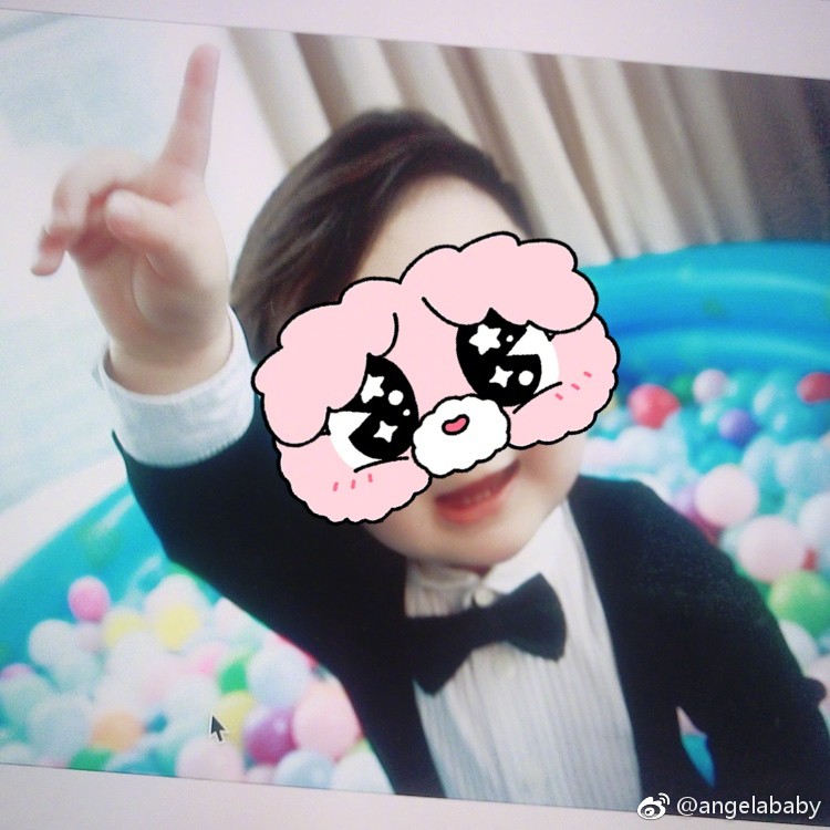 Angela Baby khoe con trai cưng ra dáng tiểu soái ca nhân dịp sinh nhật tròn 1 tuổi