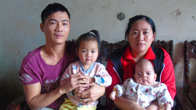 Con mới sinh đã mắc căn bệnh hiếm gặp ngặt nghèo, bố mẹ suốt ngày thay nhau bế vì con nằm xuống là tắt thở