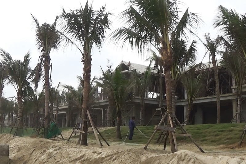 Đà Nẵng: Cắt gọt biệt thự bịt kín ven biển