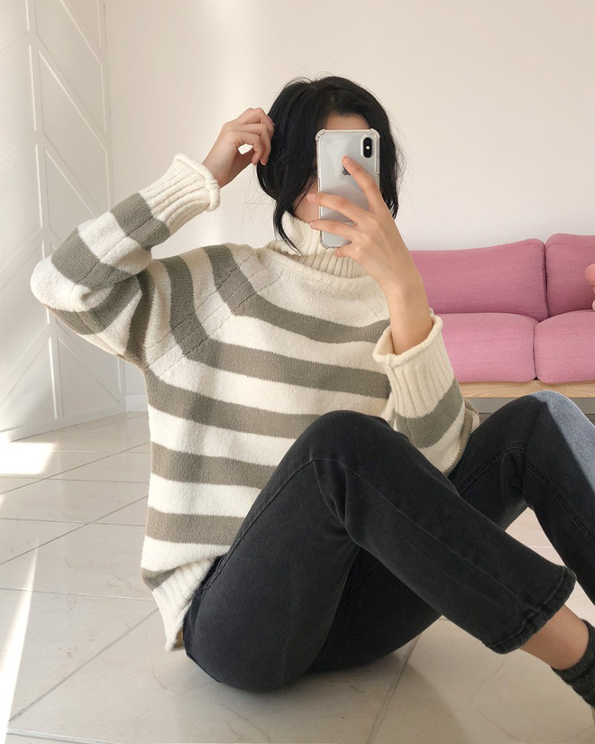 Áo len kẻ nhiều màu đang hot và đây là 3 kiểu quần rất ăn ý để kết hợp cùng Áo len kẻ nhiều màu đang hot và đây là 3 kiểu quần rất ăn ý để kết hợp cùng
