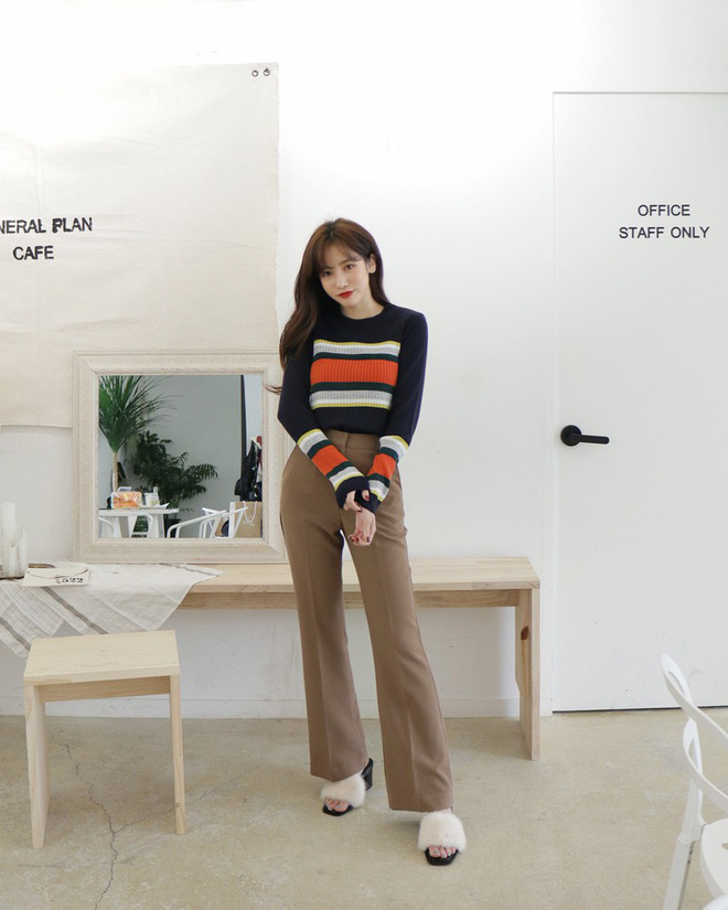 Áo len kẻ nhiều màu đang hot và đây là 3 kiểu quần rất ăn ý để kết hợp cùng Áo len kẻ nhiều màu đang hot và đây là 3 kiểu quần rất ăn ý để kết hợp cùng