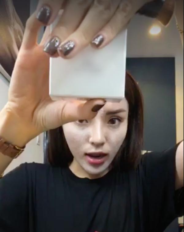 Hoa hậu Kỳ Duyên bị nghi livestream quảng cáo hàng rởm, gặp ngay Trang Trần bắt bài