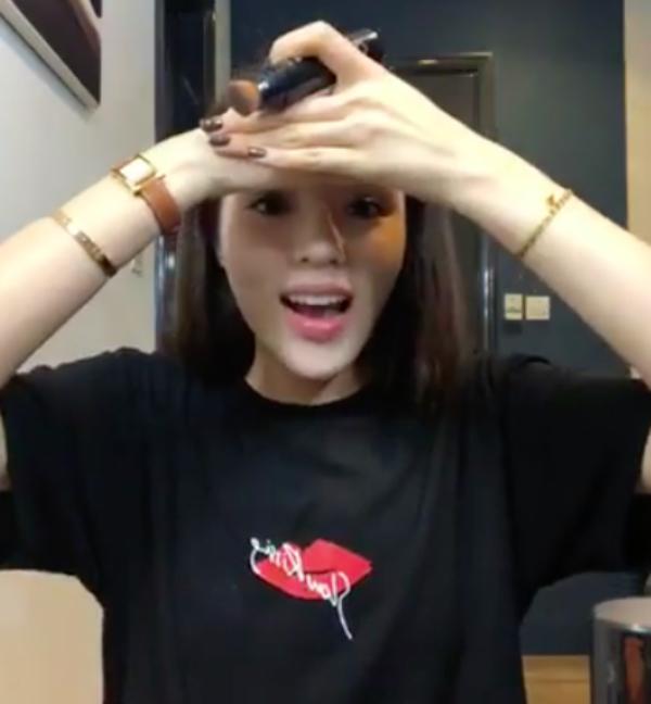Hoa hậu Kỳ Duyên bị nghi livestream quảng cáo hàng rởm, gặp ngay Trang Trần bắt bài