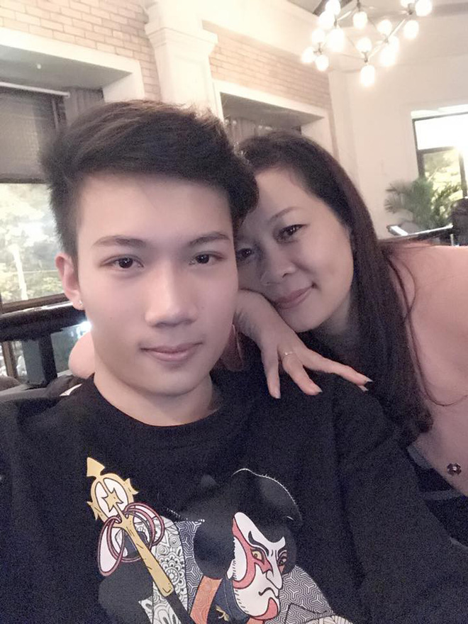 Dân mạng Việt thi nhau khoe ảnh mẫu hậu U50 mà tâm hồn đôi mươi, ăn mặc xì tin chẳng kém thanh niên