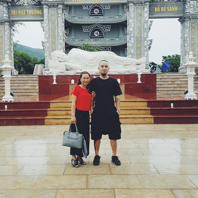 Dân mạng Việt thi nhau khoe ảnh mẫu hậu U50 mà tâm hồn đôi mươi, ăn mặc xì tin chẳng kém thanh niên