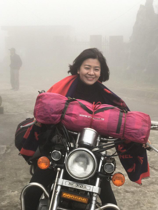 Dân mạng Việt thi nhau khoe ảnh mẫu hậu U50 mà tâm hồn đôi mươi, ăn mặc xì tin chẳng kém thanh niên