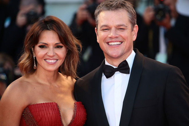 Không để tâm đến người nổi tiếng trong làng giải trí, các ngôi sao này đã yêu và cưới fan của mình