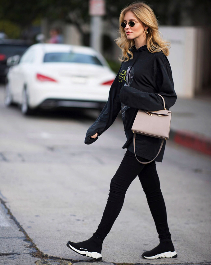 Fashionista Italy mang bầu vẫn sành điệu