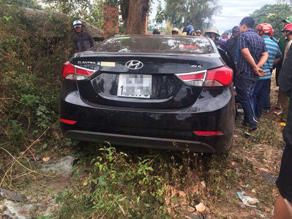 Ôtô đối đầu xe tải, 2 người tử vong