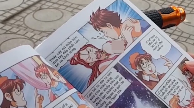 Sốc với truyện tranh thiếu nhi vẽ ngực phụ nữ lõa lồ