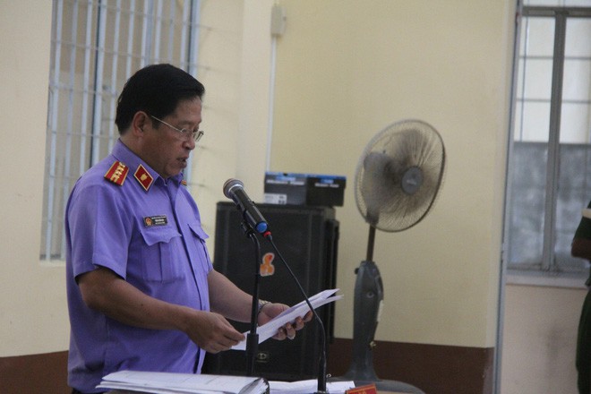 Vụ bé gái tự tử do bị hiếp dâm: VKS đề nghị mức án 6-7 năm tù cho bị cáo Hữu Bê