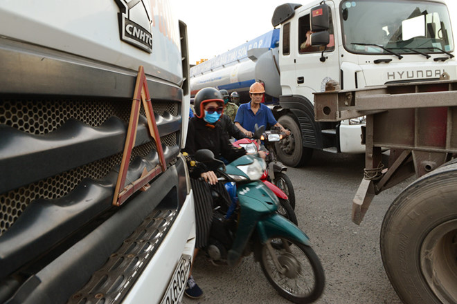 Đoạn đường 8 km đi mất 6 tiếng ở Sài Gòn: Ám ảnh vòng xoay tử thần