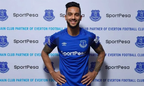 Arsenal bán Theo Walcott cho Everton