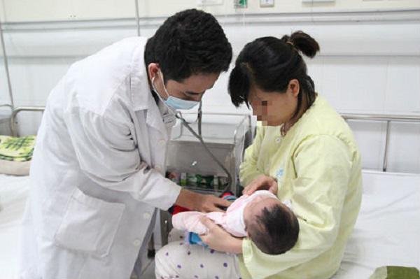 Hà Nội: Bệnh cúm mùa hoành hành, hàng trăm bệnh nhi phải nhập viện điều trị