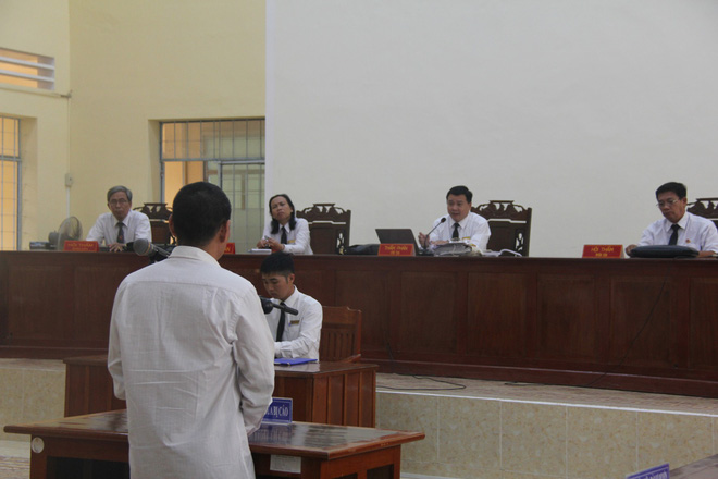 Sau 7 giờ xét xử, bị cáo nghi dâm ô khiến bé gái 13 tuổi tự tử vẫn quanh co chối tội