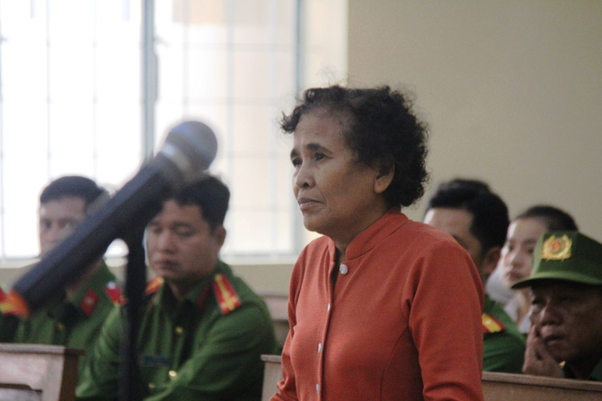 Sau 7 giờ xét xử, bị cáo nghi dâm ô khiến bé gái 13 tuổi tự tử vẫn quanh co chối tội