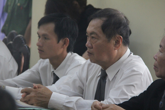 Sau 7 giờ xét xử, bị cáo nghi dâm ô khiến bé gái 13 tuổi tự tử vẫn quanh co chối tội