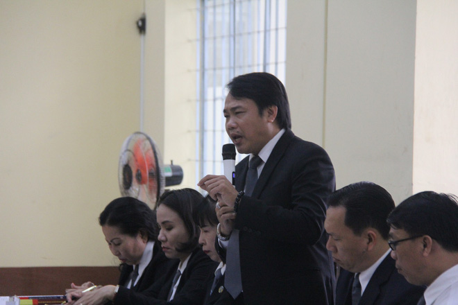 Sau 7 giờ xét xử, bị cáo nghi dâm ô khiến bé gái 13 tuổi tự tử vẫn quanh co chối tội